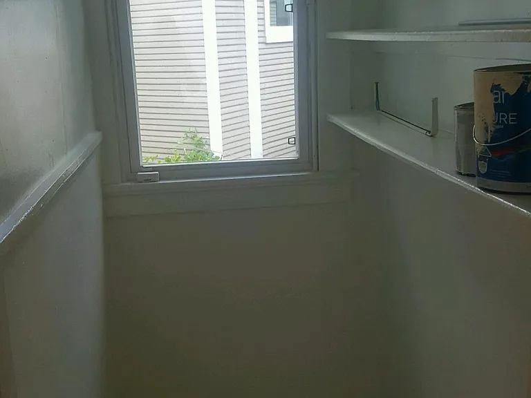 105 E 32nd St — Photo 9