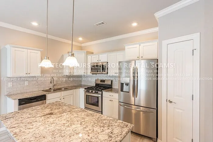 3 bed, 2.0 bath, 1493 sqft, $1,900 — Photo 4