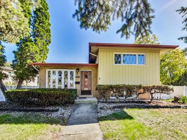 3N209 N Howard Ave, Elmhurst, IL 60126