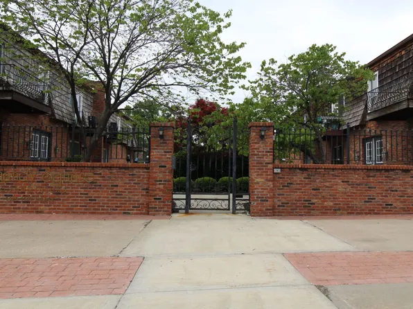 4428 Jarboe St APT 1, Kansas City, MO 64111