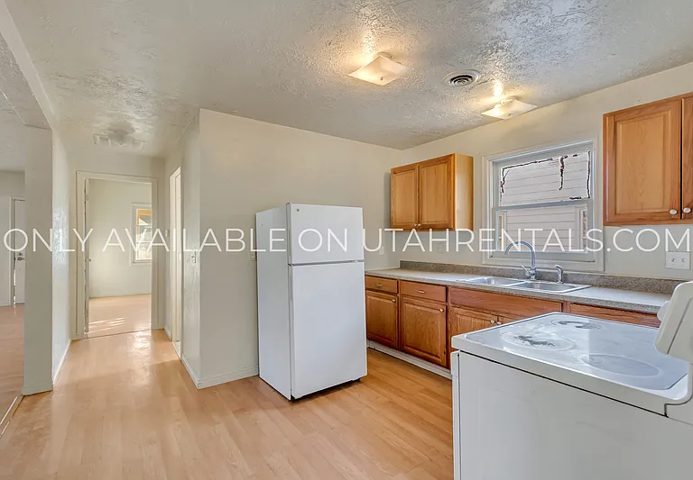 250 Franklin St — Photo 3