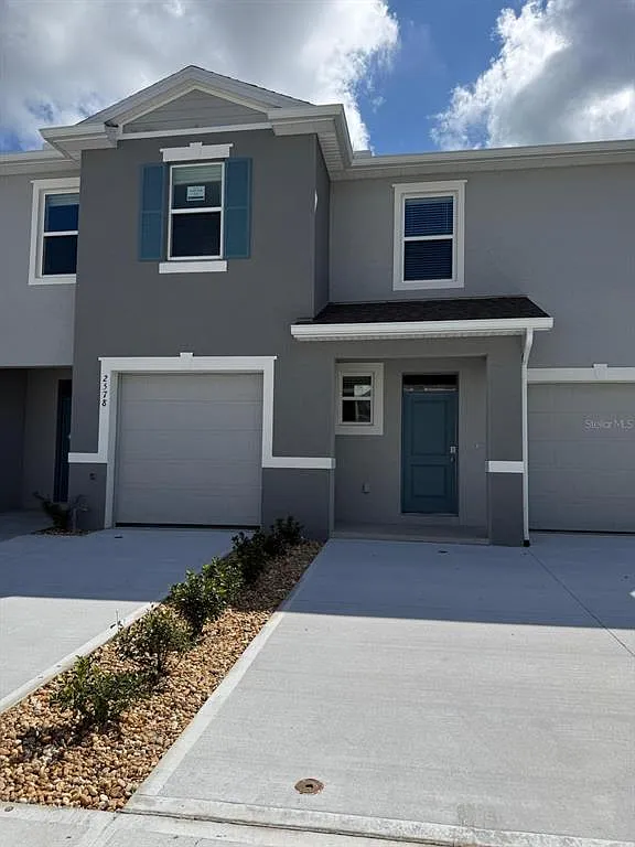 3 bed, 2.5 bath, 1724 sqft, $2,195 — Photo 1