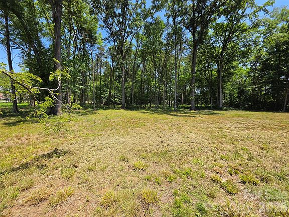 5th image of 8321 Rocky River Rd