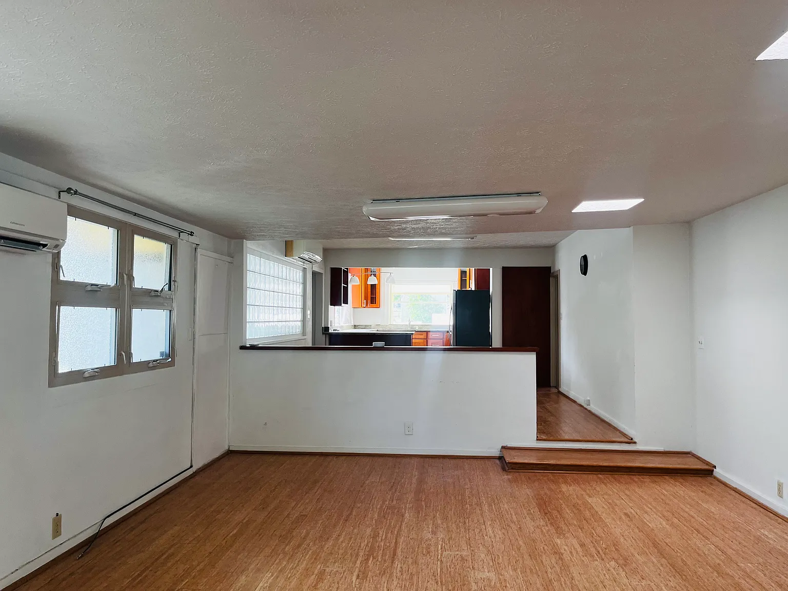 3 bed, 1.5 bath, 1380 sqft, $3,980 — Photo 3