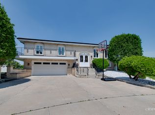 724 N Plamondon Dr, Addison, IL 60101