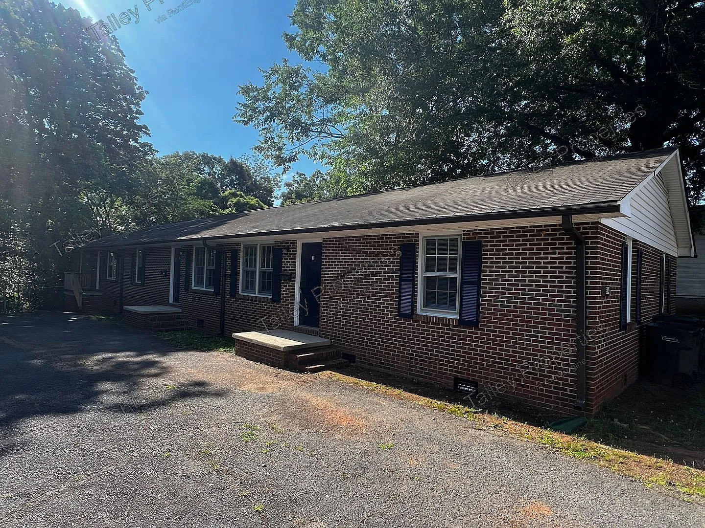 2 bed, 1.0 bath, 896 sqft, $1,179 — Photo 1
