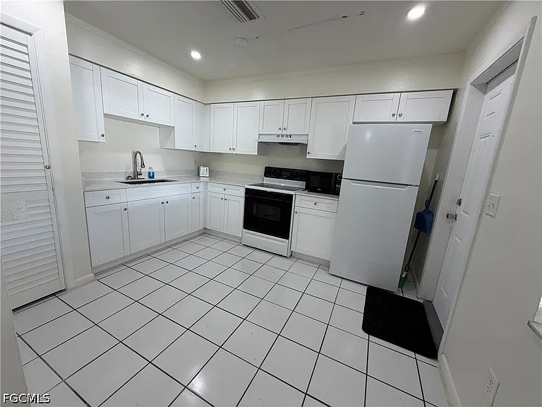 5831 Casablanca Ct — Photo 5
