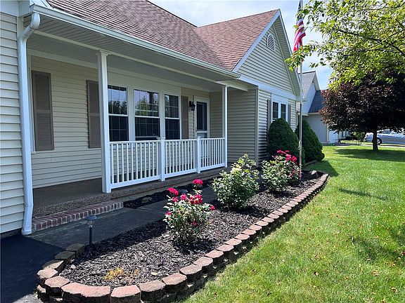 2nd image of 58 Bay Heights Cir