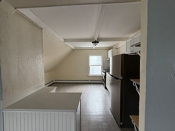 4th image of 102 Warren St Floor 3