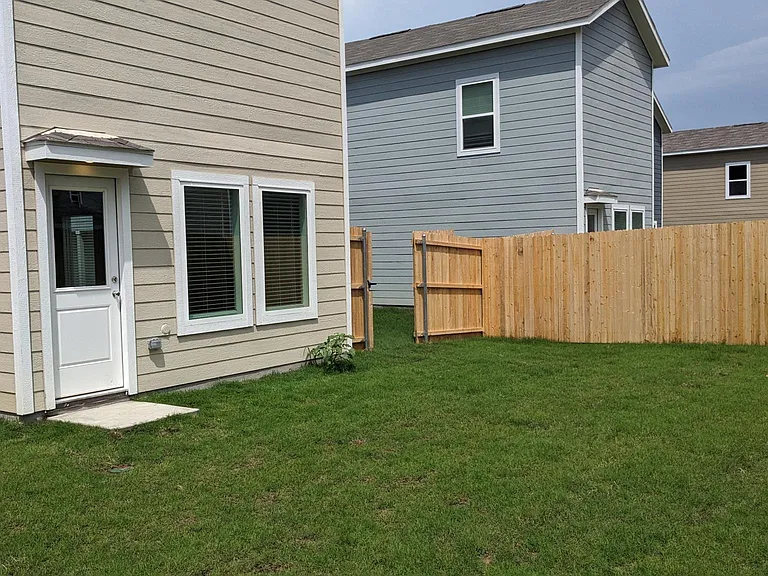 1508 Silver Oak Ln — Photo 25