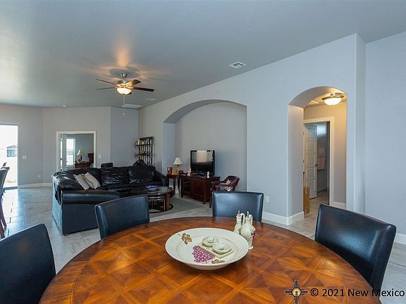3rd image of 2915 Carino Dr