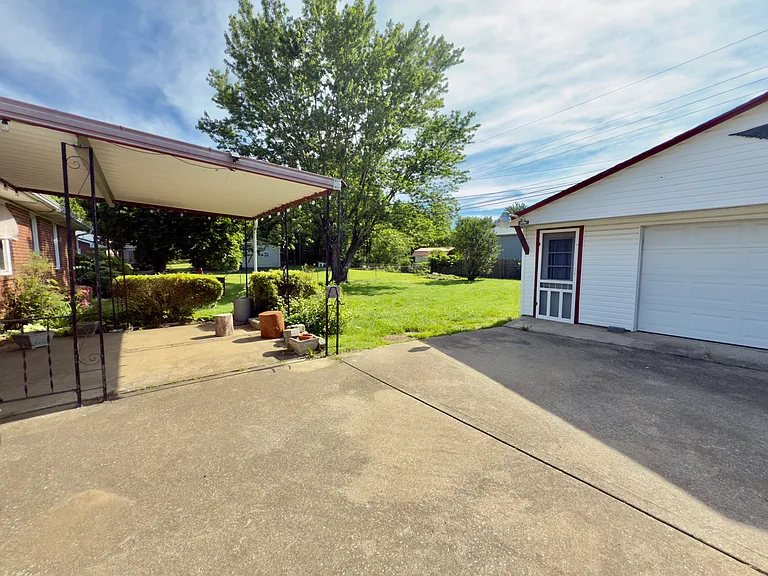 222 Yorktown Rd — Photo 36