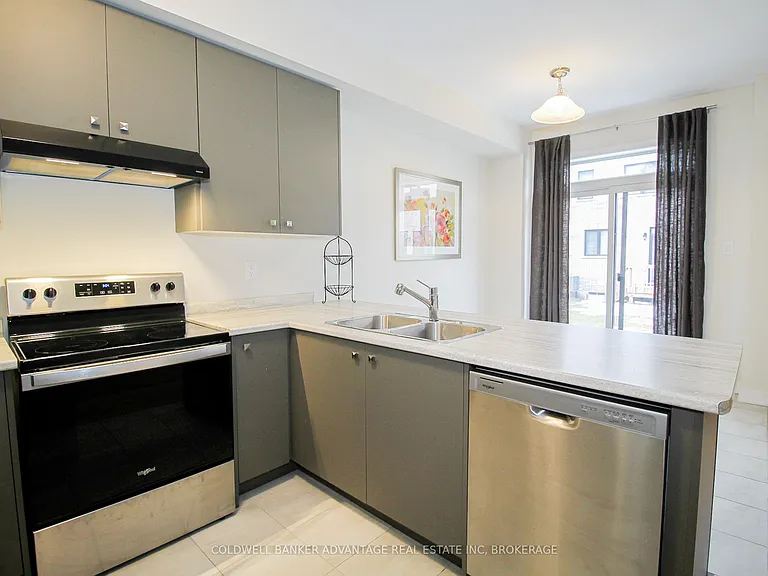 77 Keelson St — Photo 11