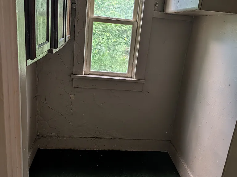 22-24 E Grand Ave — Photo 5