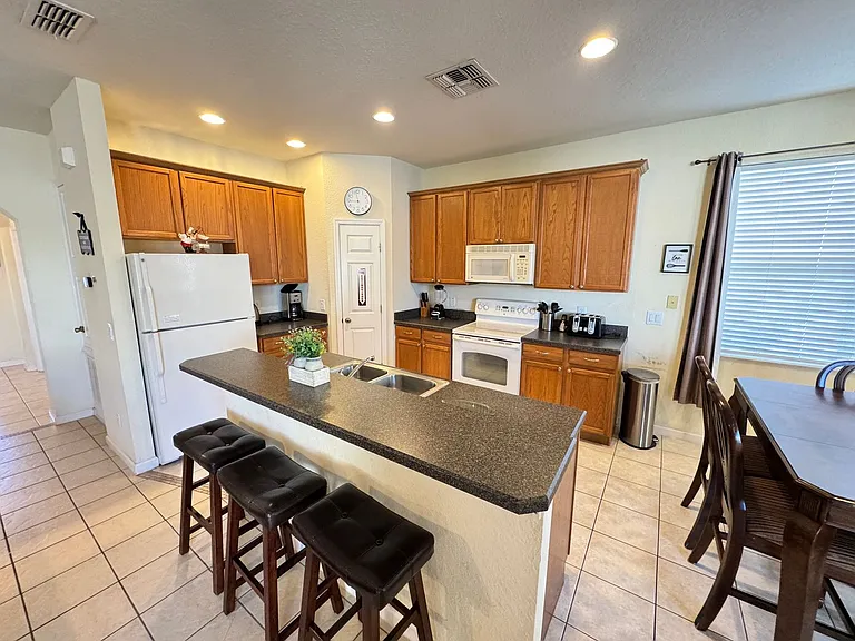 4986 Thames St W — Photo 13
