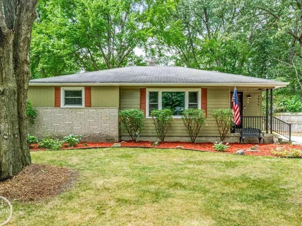 2845 Monticello Dr, Port Huron, MI 48060