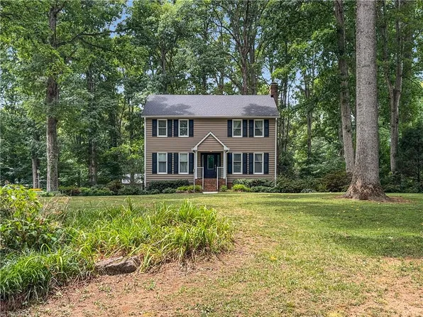 5208 Bridge Pointe Dr, Clemmons, NC 27012