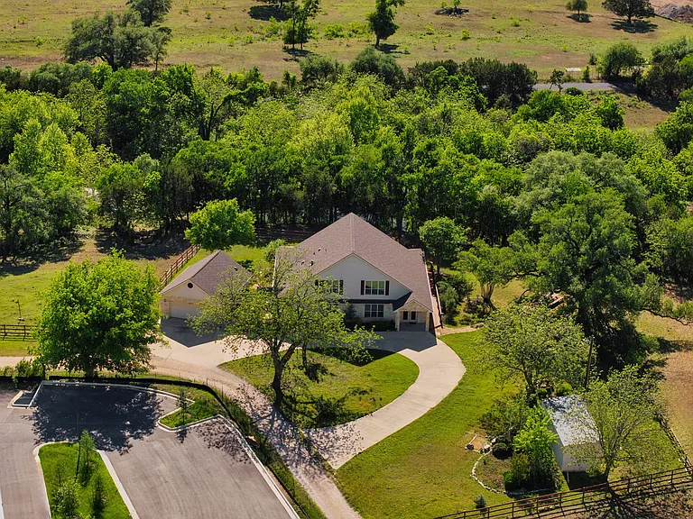 211 Moore Ln — Photo 3