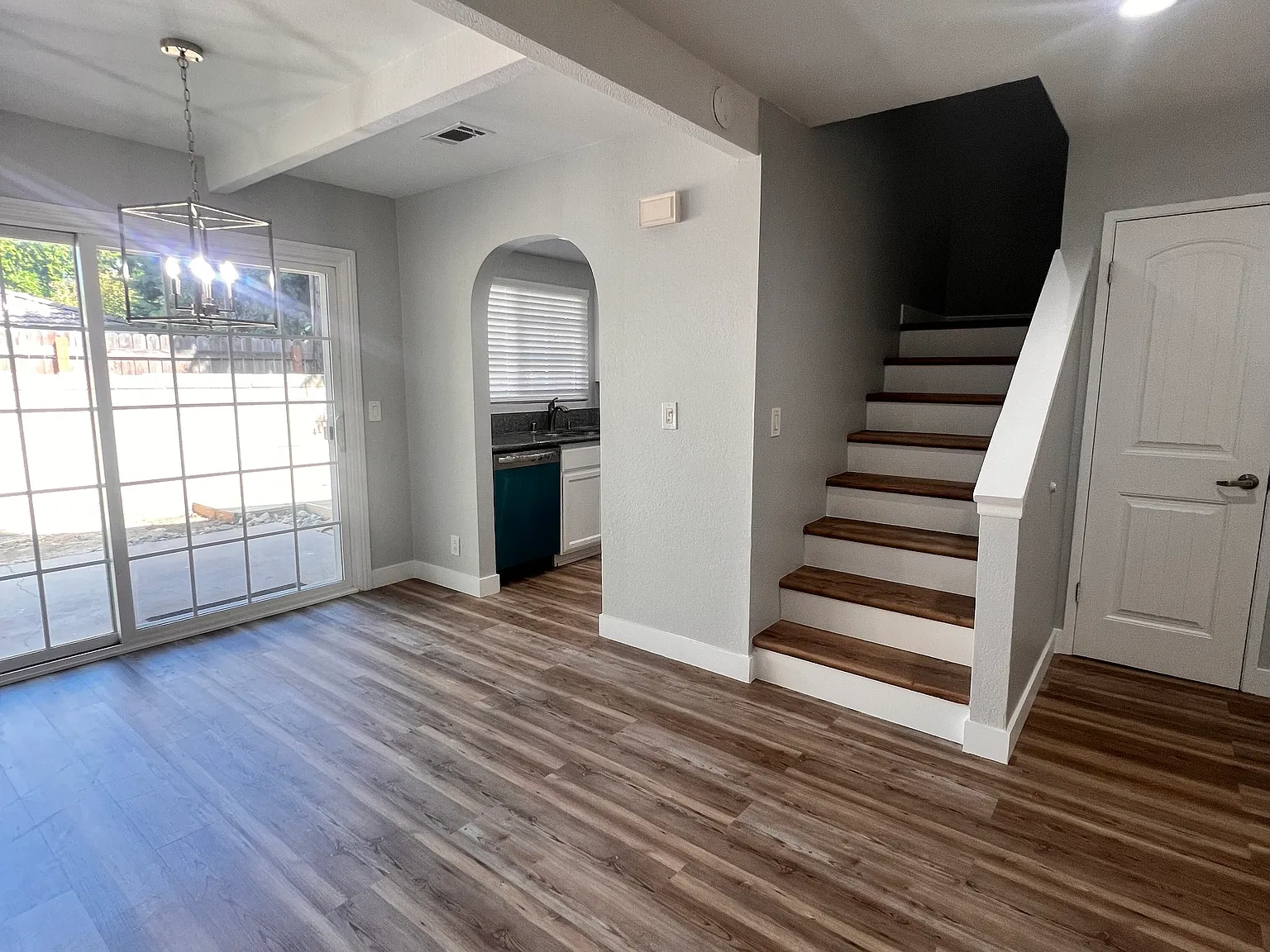 2 bed, 1200 sqft, $2,800 — Photo 2