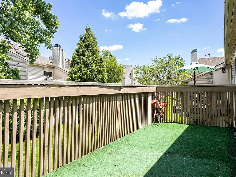 71 Sandra Rd — Photo 10