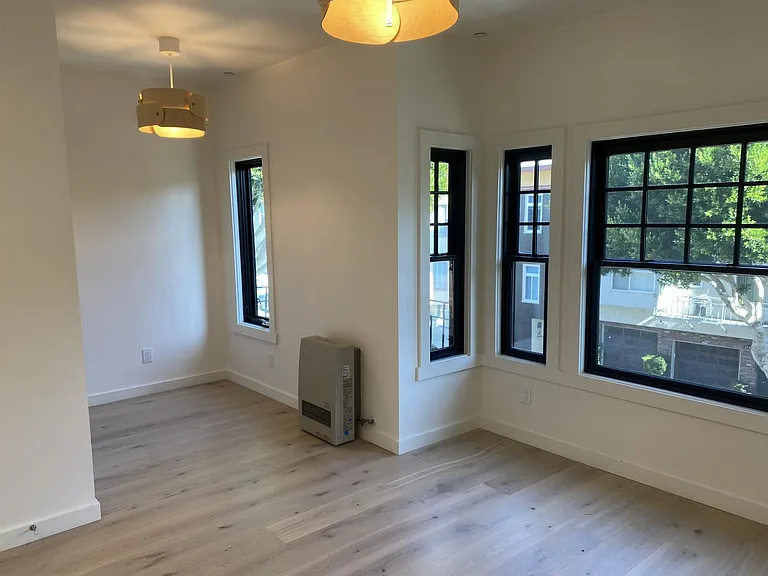1735 Hyde St #5 — Photo 4