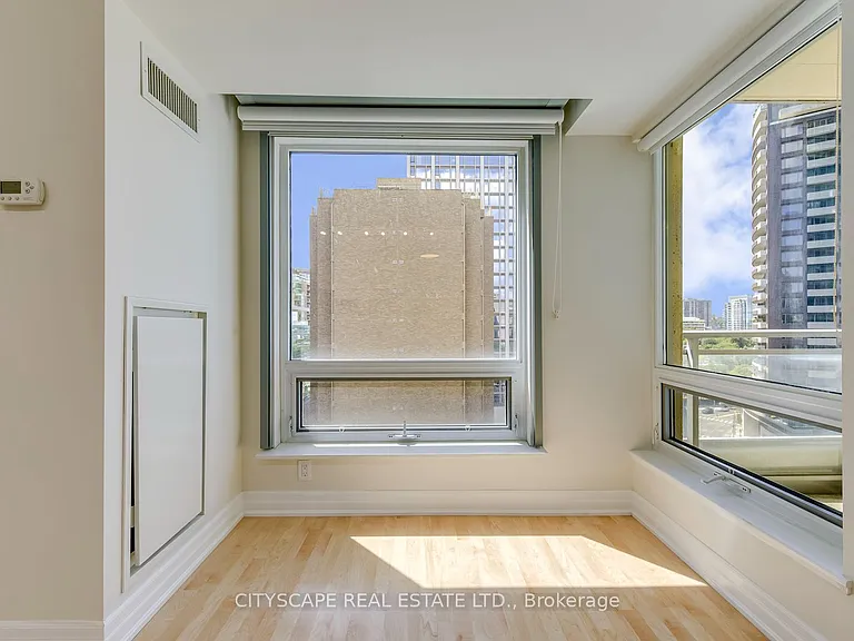 8 Scollard St #1108 — Photo 5
