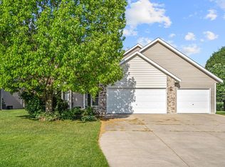 2012 Sunny View Ln, Northfield, MN 55057