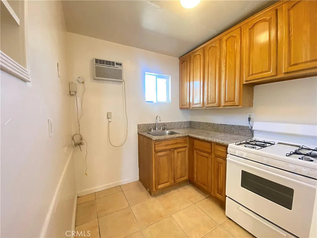 Studio, 500 sqft, $1,050 — Photo 4