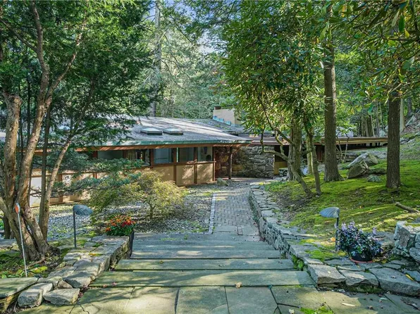 73 E Whippoorwill Road E, Armonk, NY 10504