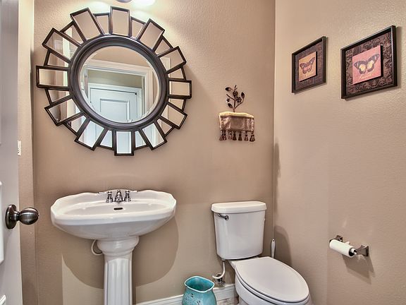 Half bathroom 