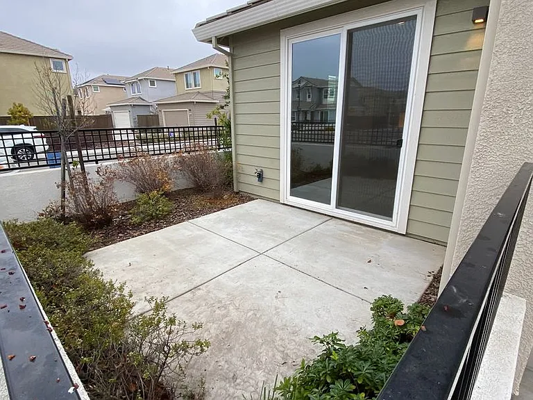 4821 Holden Dr — Photo 41
