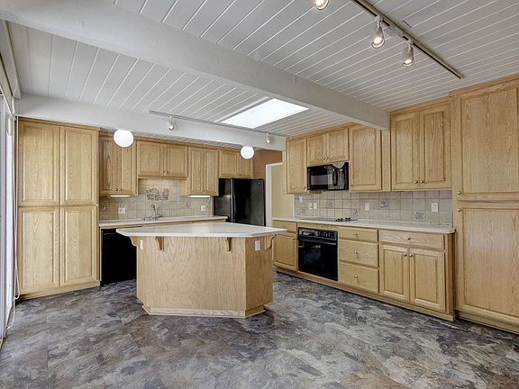 3rd image of 903 Brookgrove Ln
