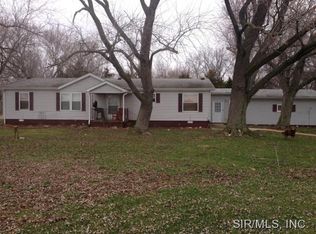 1133 Union Grove Ave, Greenville, IL 62246