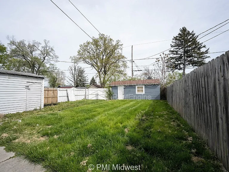 1604 E Kelly St — Photo 25