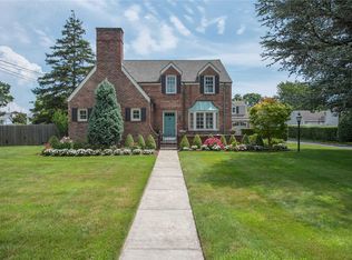43 Church Ave, Islip, NY 11751