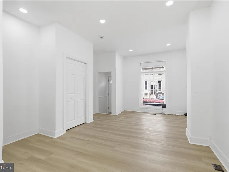 2567 W Baltimore St — Photo 3