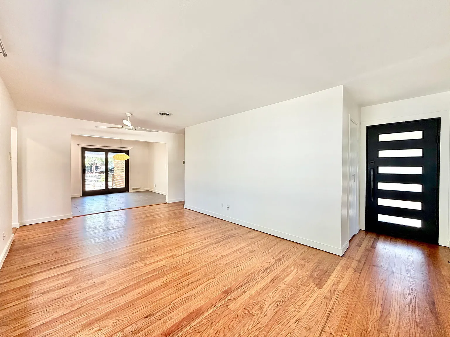 3 bed, 1377 sqft, $2,700 — Photo 4
