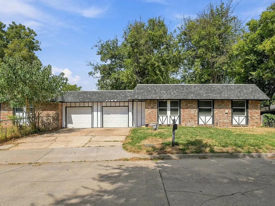 3709 E 27th Pl