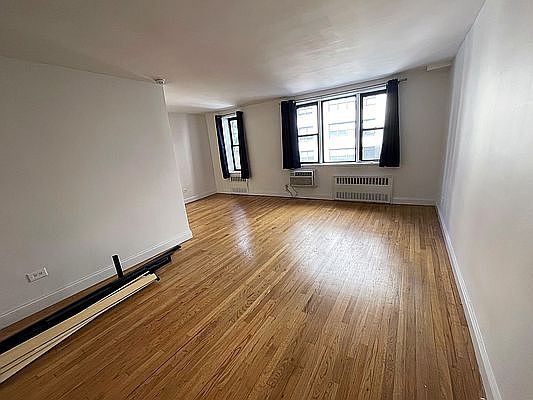1st image of 200 E 28th St APT 4D