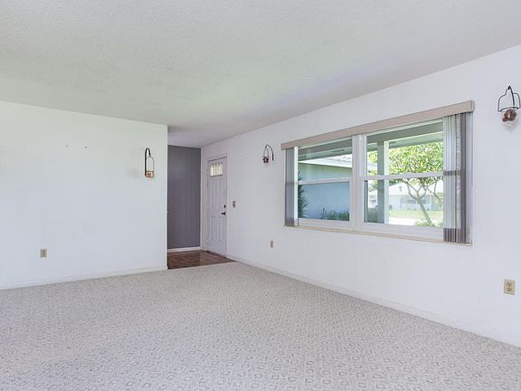 3rd image of 547 Biscayne Dr