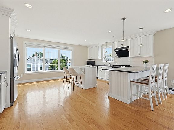 5th image of 6 Harvey Ln #B