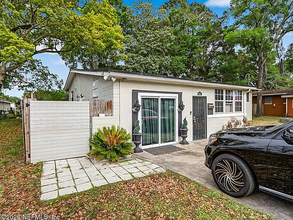 3rd image of 3241 CARIBBEAN Drive