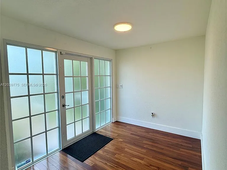4456 SW 10th St — Photo 3