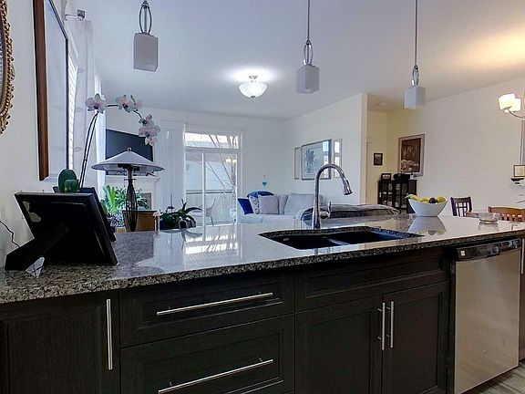 4th image of 605 6th Ave SE #101