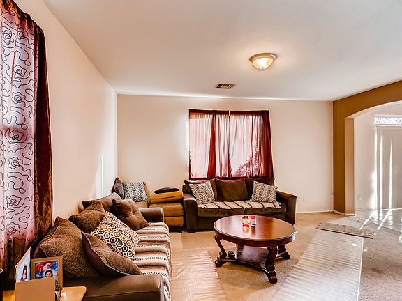 5th image of 1023 Sweeping Vine Ave