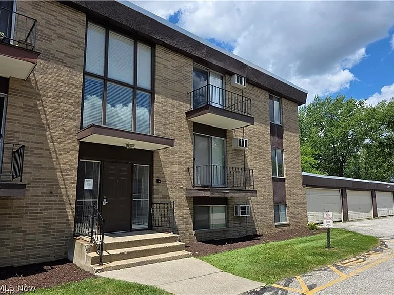 16101 E Maple Park Dr #12B — Photo 2
