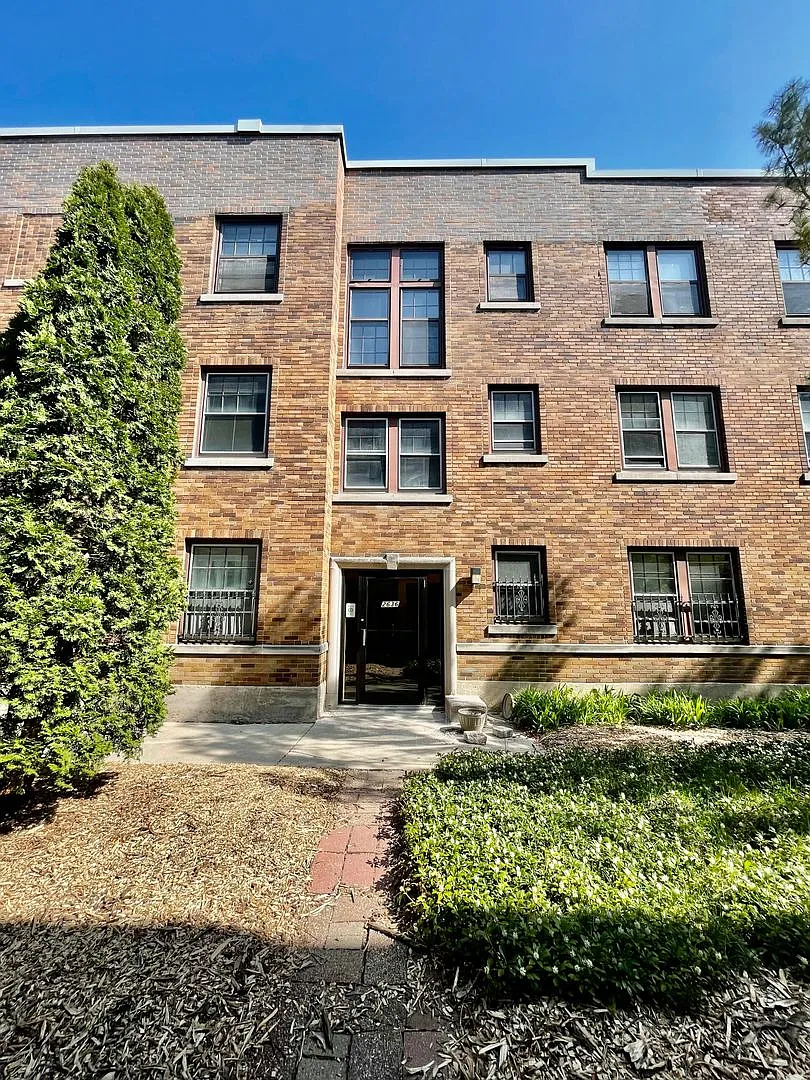 Building Photo - 2636 N Oakland Ave