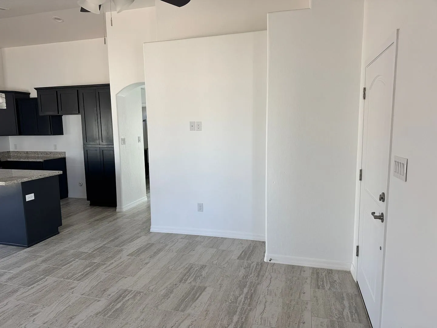 Brand New 3 bedroom home with 2 car garage in San Luis AZ. - Casa Nueva con Bardas — Photo 4