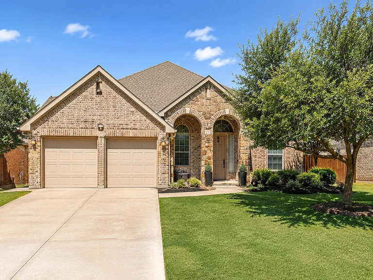 1815 Lake Glen Trl — Photo 1