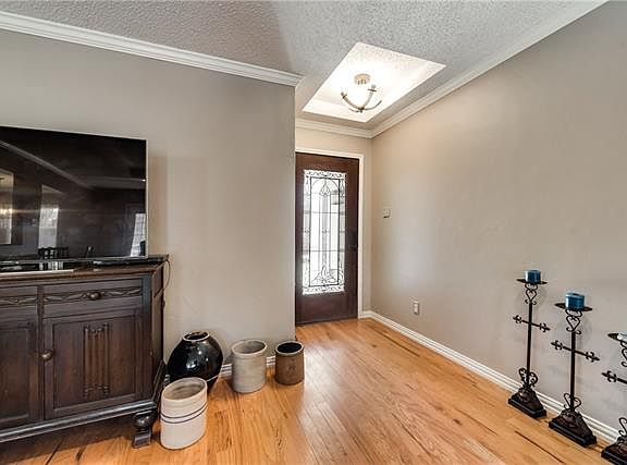 4th image of 229 Joe White St
